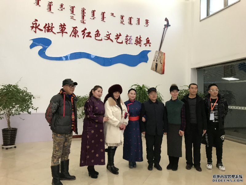 电影《周恩来与乌兰牧骑》剧组赴锡林郭勒草原