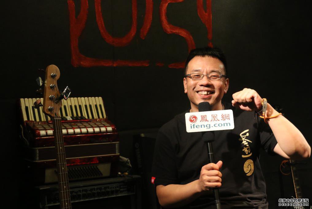 李博率疯人李乐队天津后巷专场演出 点亮双节音