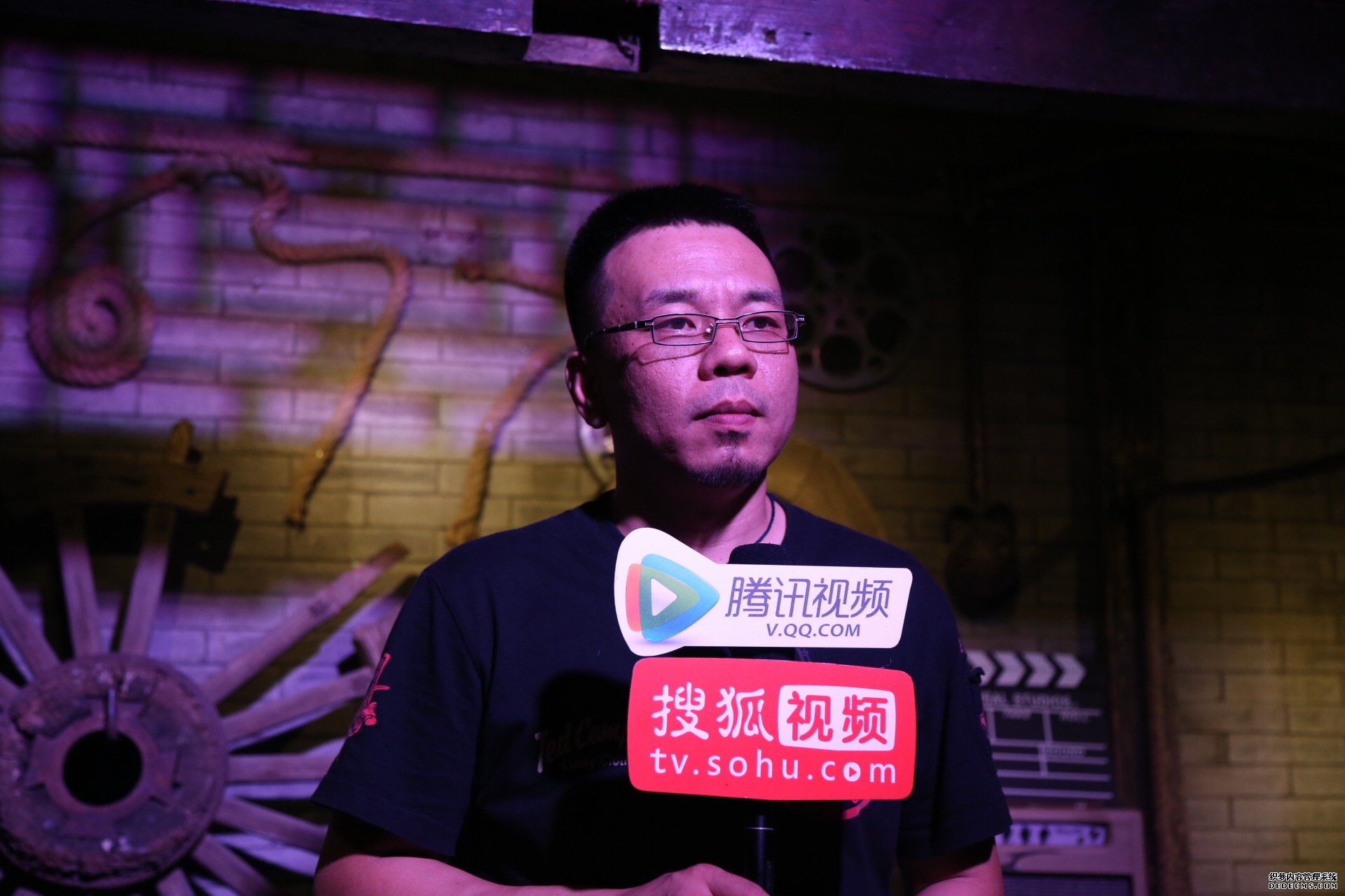 “京味民谣”李博率疯人李乐队亮相6677酒吧