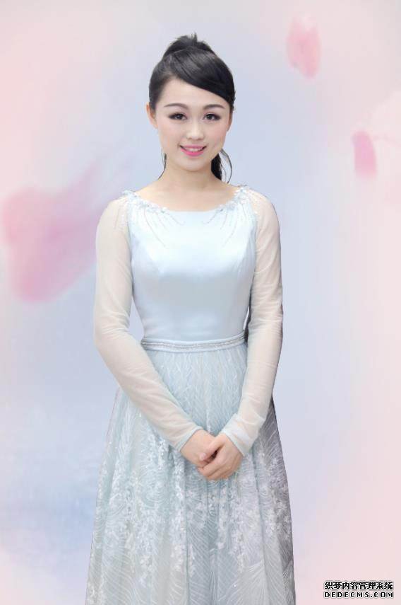 肖文莉仙女范儿亮相《放歌中国》向经典致敬